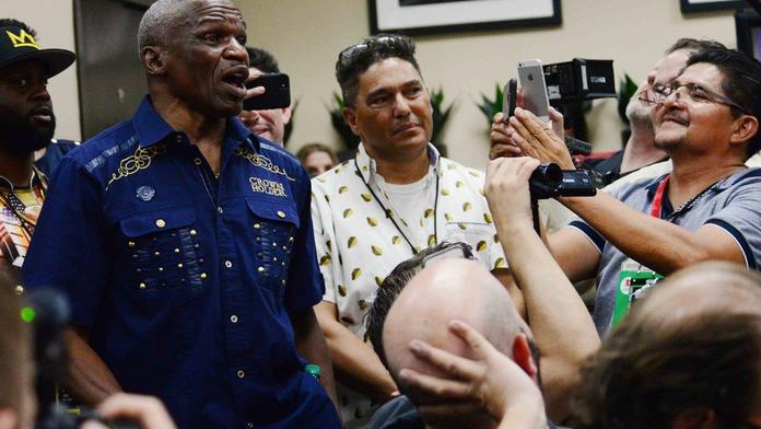 Mayweather senior: Nejdřív mu namlátí Floyd, pak ho seřežu já!