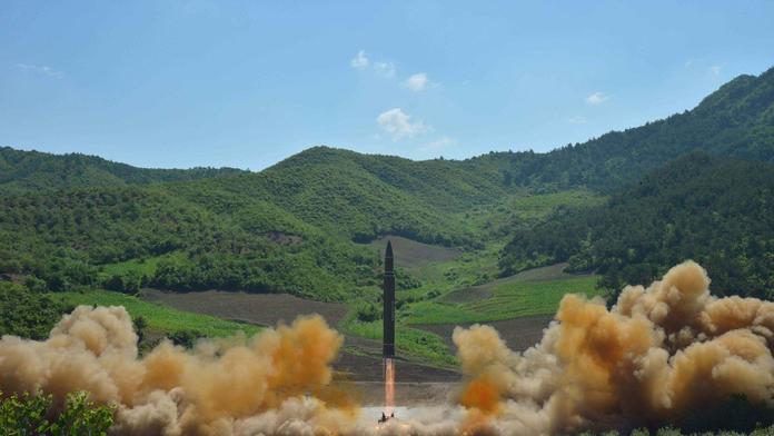 Severní Korea odpálila dvě rakety, zřítily se do moře, oznámil Soul