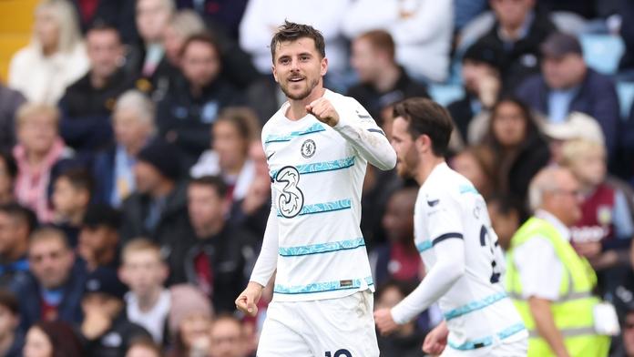 Chelsea bere další triumf, Aston Villu srazil Mount. Arsenal měl namále