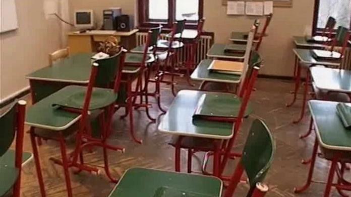Student vyřadil gymnázium z provozu - na chodbě rozlil kyselinu