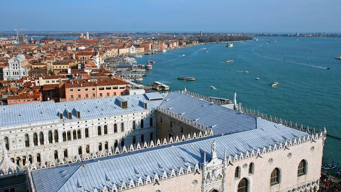 Benátky bojují s náporem turistů. Návštěva města se už brzy prodraží