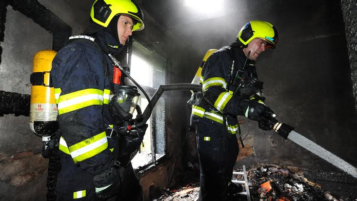Na sídlišti v České Lípě hořela kotelna! Hasiči evakuovali 42 lidí