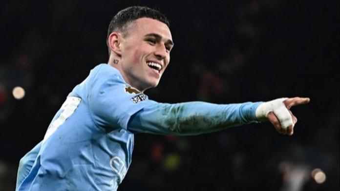 Foden hattrickem zkrotil Aston Villu. Arsenal se vrátil do čela Premier League