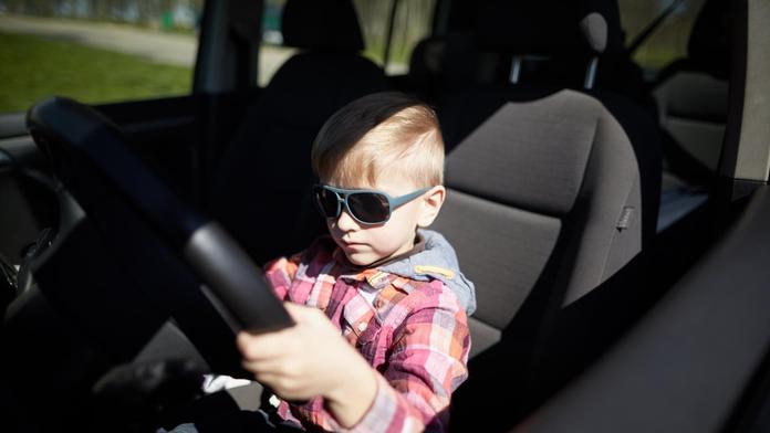 Chlapec (8) se řítil po dálnici 140 km/h! "Jen jsem si chtěl zařídit," řekl