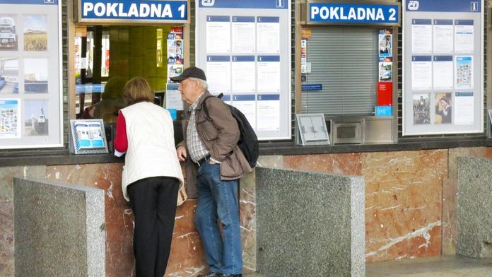 Jízdné se spadlo do nižší sazby DPH. Dopravci řekli, jestli zlevní!