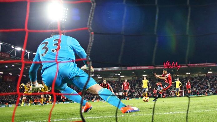 Čech dostal tři góly i jesle! Arsenal ale ztracený zápas zachránil