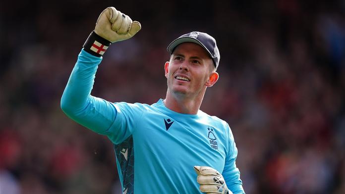 Výsměch fanouškům Reds. Brankář Nottinghamu jim ukázal sprosté gesto