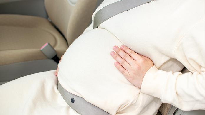 Josefínka spěchala na svět. Odrodit ji pomohl tatínek na parkovišti
