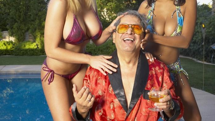 Senior (90) měl vybílit účet SVJ. "Peníze vybíraly moje přítelkyně," brání se