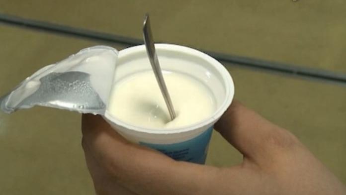 TO JE MOC! V jogurtech na Slovensku bylo sklo! A někdo na tom pořádně vydělal