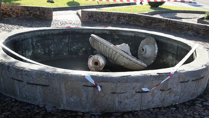 Fotbalové oslavy se změnily v tragédii. Na chlapečka (†13) se zřítila fontána