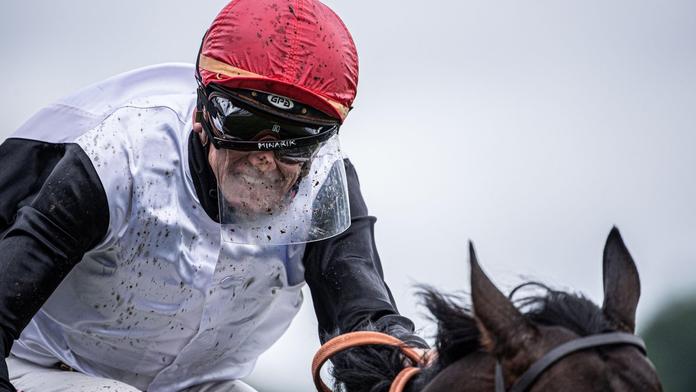 Český rekordman bojuje o život! Po pádu z koně je již tři týdny v komatu