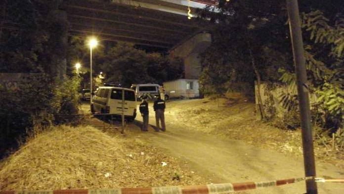 Ve Vysočanech našla policie zahrabanou mrtvolu bez hlavy