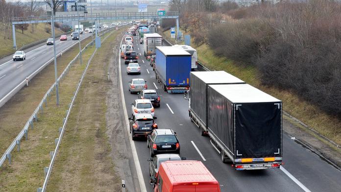 Nechte Prahu vyhladovět, reagují řidiči na zákaz vjezdu kamionů