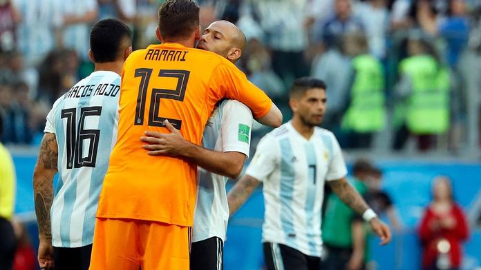 Argentina byla blízko vyřazení, nakonec ale slaví postup dál!