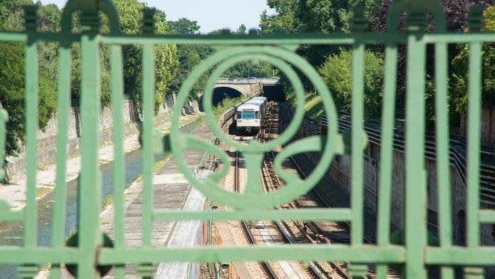 17letý chlapec z Prahy zahynul při jízdě na střeše soupravy metra ve Vídni