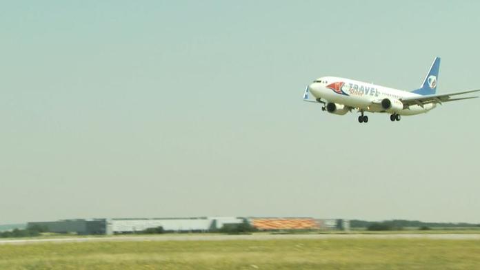 Lidé strávili noc na letišti ve Varně. Letadlo Travel Service nepřiletělo