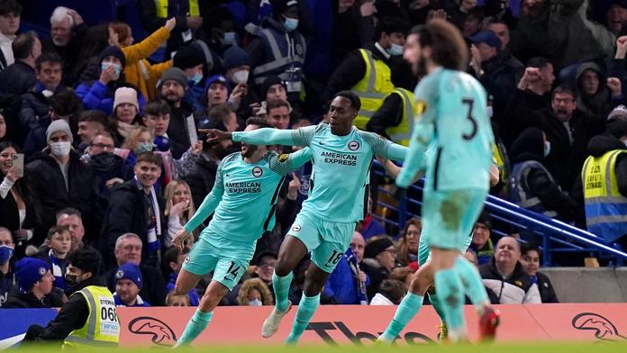 Chelsea přišla o body v závěru, Manchester City se překvapivě trápil