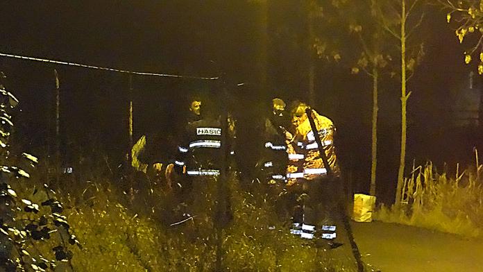 Opilý muž uklouzl a utopil se v rybníku, našli ho podle igelitky