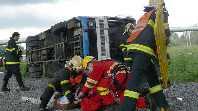 TRAGÉDIE V ÚSTÍ! Linkový autobus ZABIL muže NA CHODNÍKU!