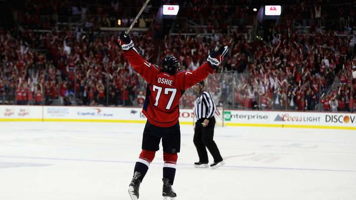 Oshie nastřílel Tučňákům hattrick, o vítězi rozhodovalo video