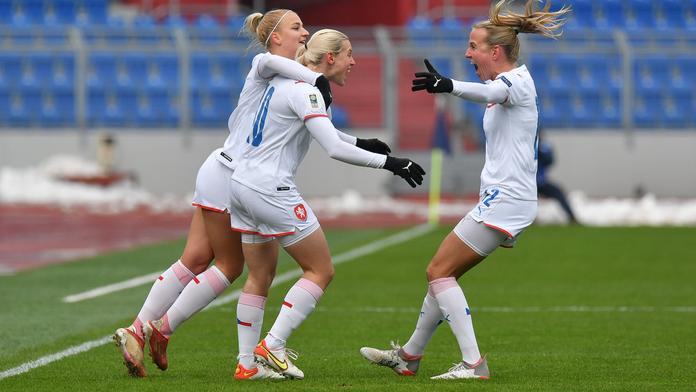 České fotbalistky sahaly po fantastické výhře, v závěru o ni ale přišly