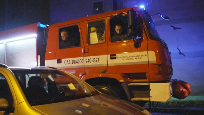 Rodinný dům v Orlové zachvátil požár. Hasiči z ohně vytáhli čtyři lidi