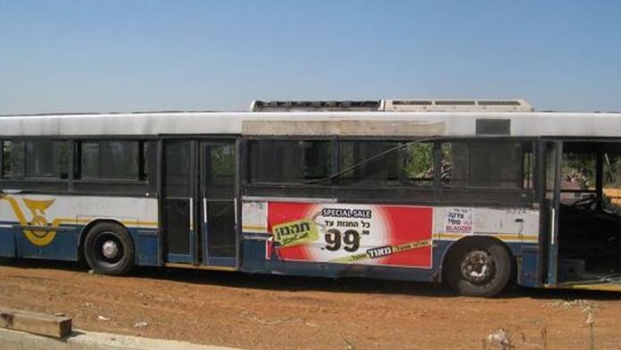 Dvě dívky si udělaly ze zrezlého autobusu luxusní byt! To budete koukat