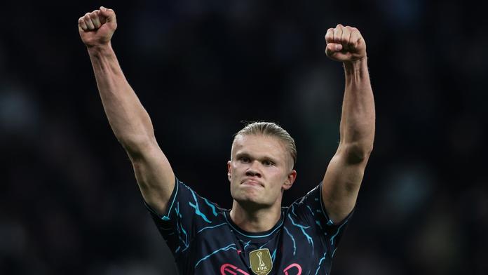 Manchester City je blízko obhajobě ligového titulu. Kohouty srazil Haaland