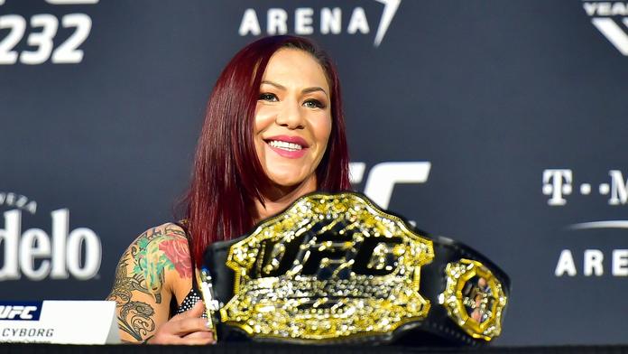 Bývalá šampiónka UFC Cris Cyborg se svlékla a ukázala prsa