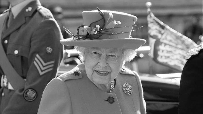 Peníze, hymna, cestovní pas. Britové musí změnit skoro všechno