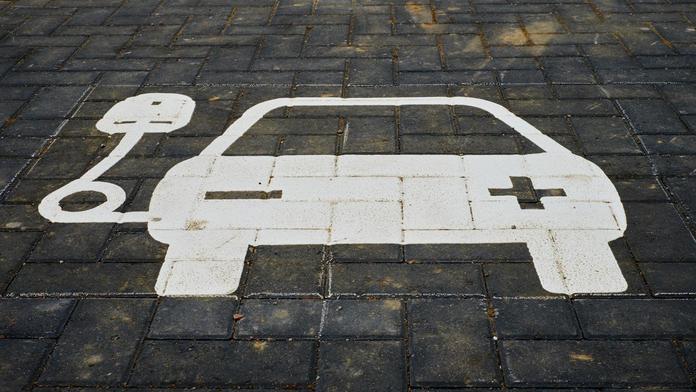 Proč u nás elektromobilita (zatím) nemá šanci: I na ojetou škodovku šetříme 6 let