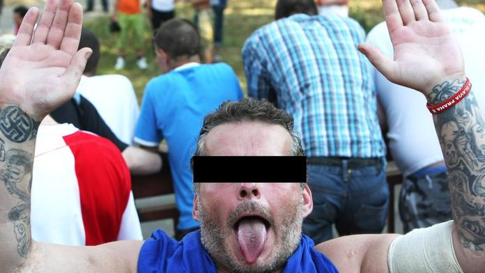 FOTO: Fanoušek měl na ruce hákový kříž. Odhalil ho snímek