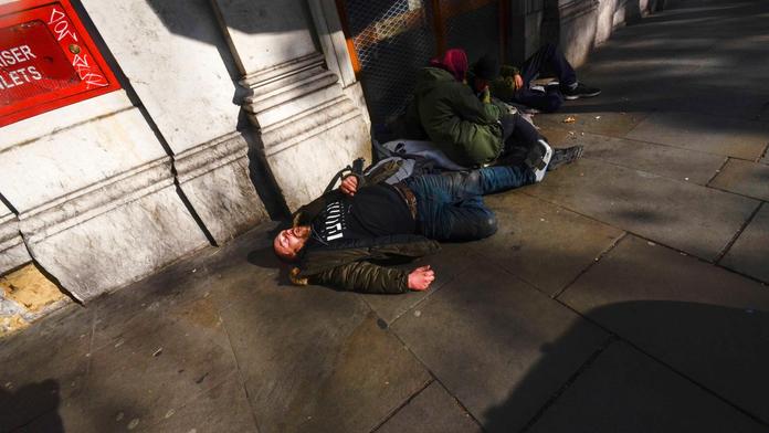 Nová levná droga dělá z lidí zombie, šíří se velkou rychlostí