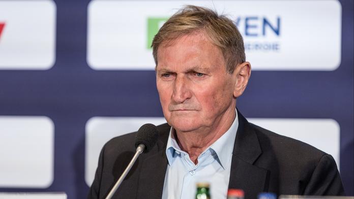 Hadamczika vypískala celá O2 arena. Při proslovu mu nefungoval mikrofon