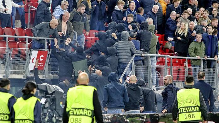 Knollsy do Prahy! Muž, který se postavil útoku ultras, dostal vstupenku do Edenu