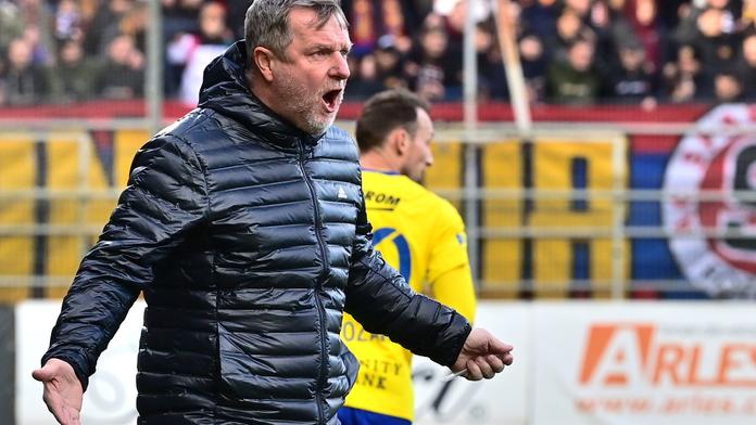 Obrovské drama ve Zlíně. Trenér Vrba trápil Spartu. Plzeň dočasně v čele ligy