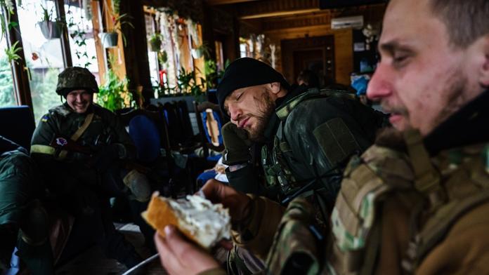 Přežil i bombardování. Šampion Amosov vytáhl ze sklepa titulový pás z Bellatoru