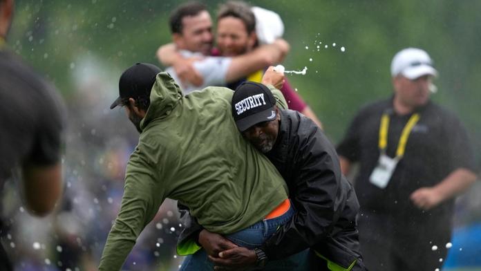Drsný zásah na golfu. Člen ochranky zaútočil na hráče, spletl si ho s divákem