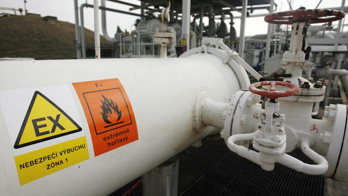 Unipetrolu schází ropa, musí odstavit provoz v Kralupech