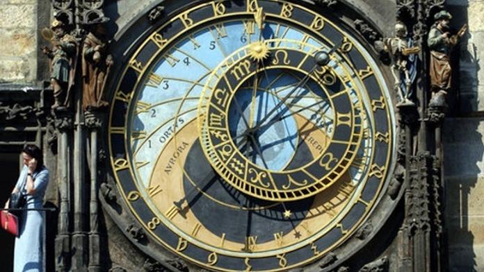 Pražský orloj se zastavil, důvodem byla porucha