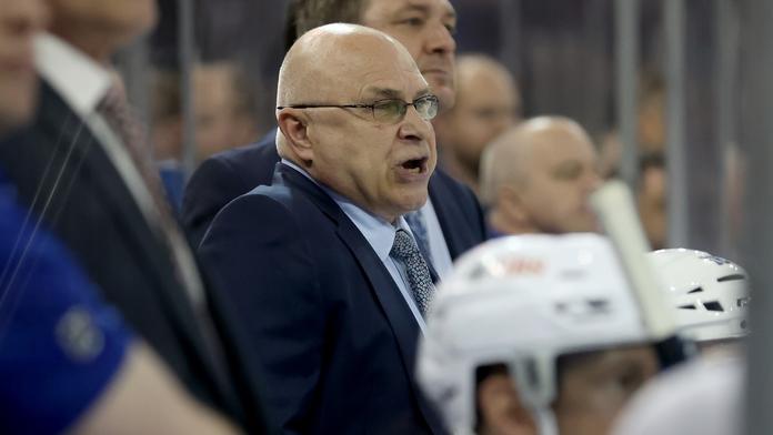 Barry Trotz je na dlažbě. Islanders oznámili, že trenér byl vyhozen