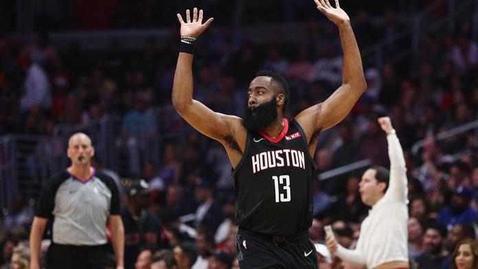Favorité nezaváhali. Harden prožil nevšední zápas