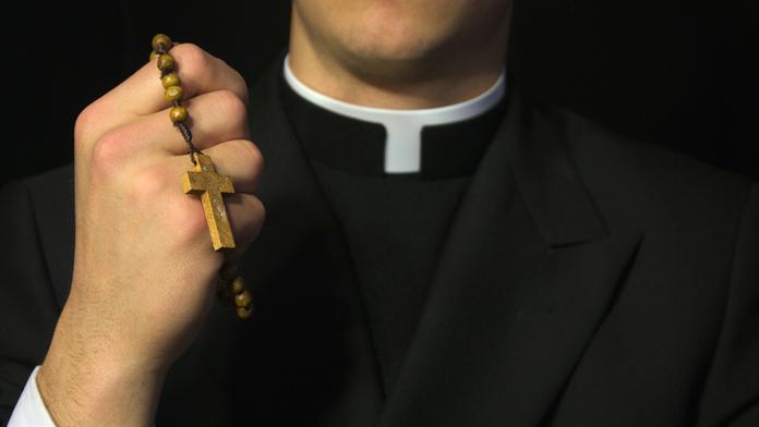 Soud znovu otevřel případ kněze, který měl zneužít ministranta