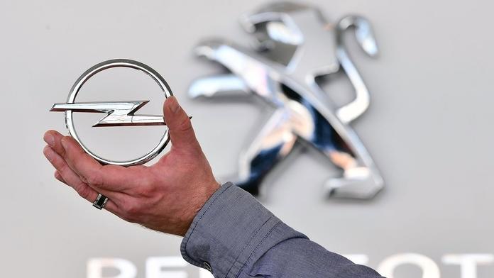 Opel už je definitivně v rukou Francouzů. Co bude dál?