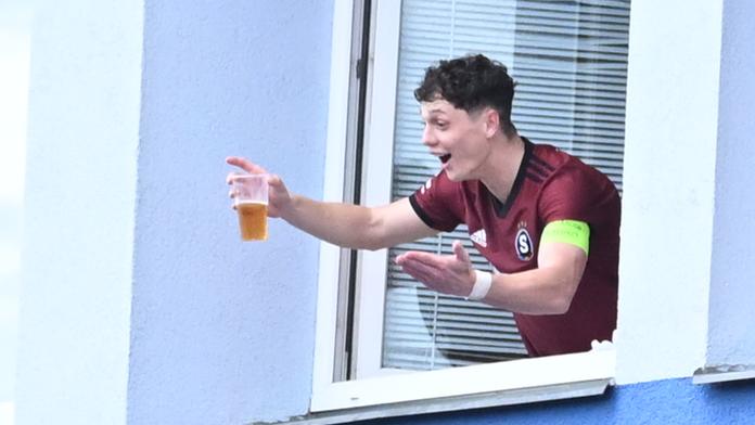 Obří kritika Krejčího, podepisoval antisemitské symboly. Teď se omlouvá