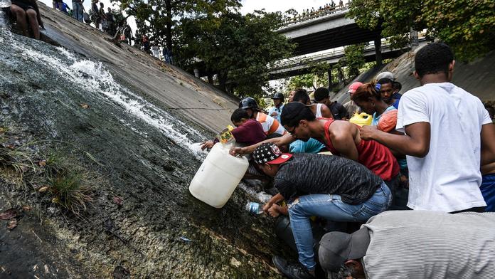 Venezuela je už 5 dní bez proudu! Lidé mají potíže sehnat jídlo i vodu