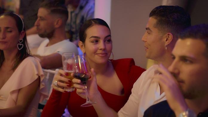 Ronaldova přítelkyně ukázala fotky s jachtou. Fanoušci jí to dali sežrat