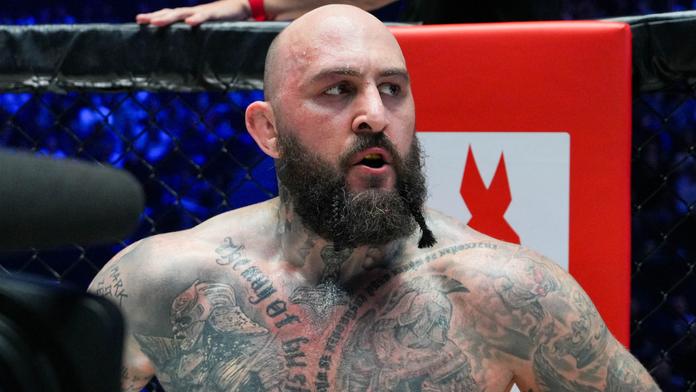 Další výzva pro bijce Martínka. Před Vánoci vyzve elitního boxera
