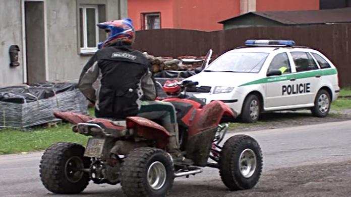 Čtyřkolka zabila řidiče, spolujezdkyně je zraněná